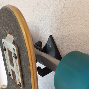 Jednoduchá montáž na stěnu pro kytaru a skateboard