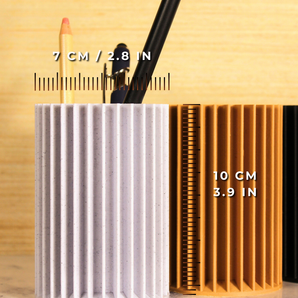 Minimalistický organizér na stůl a držák na pera