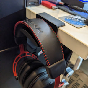 Držák náhlavní soupravy na desku stolu – optimalizován pro HyperX Cloud Alpha