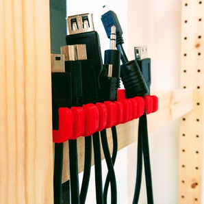 Držák kabelů IVAR – Efektivní správa kabelů pro policový systém IKEA IVAR