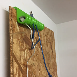 Držák kabelu USB pro OSB desky