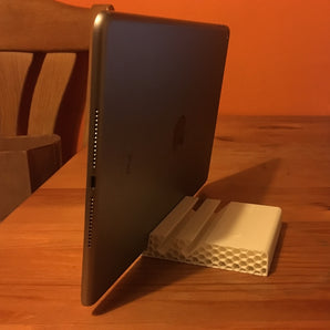 Nastavitelný stojan pro iPad s voštinovým designem