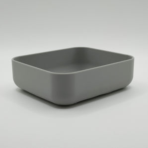 Minimalistická čtvercová mísa se zaoblenými rohy