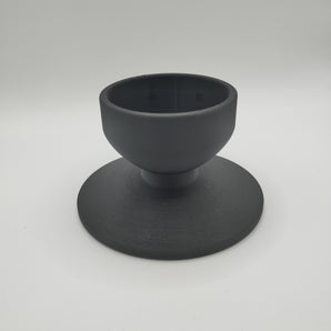Minimalistický svícen pro svíčky o průměru 60 mm
