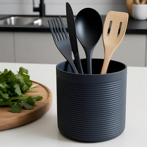 Držák na kuchyňské náčiní Ribbet v moderním designu