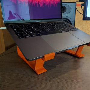 Elegantní dokovací stanice pro MacBook Pro 13" a 15"