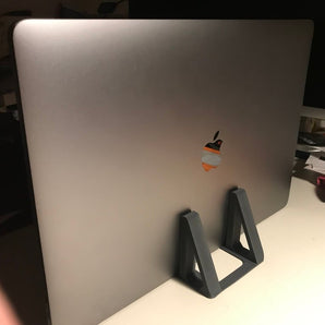 Stojan Macbook Pro pro režim Clamshell