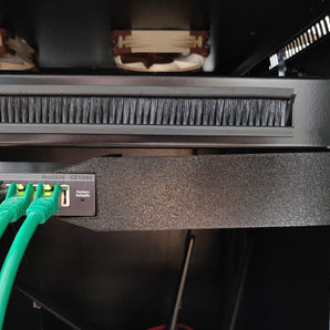 Svíčkový přepínač Netgear GS108E pro montáž do racku