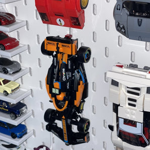 Nástěnný držák pro LEGO McLaren F1 (76919) na IKEA Skadis