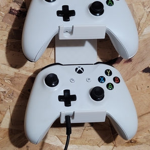 Nástěnný držák pro Xbox One Controller a Headset - s prostorem pro dva ovladače