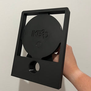 Nástěnná police XSHELF s vedením kabelů pro Xbox Series X
