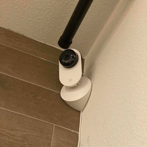 Diskrétní rohový držák pro Yi Home Camera 1080