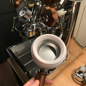 Rychloupínací dávkovací trychtýř E61 pro portafiltr Lelit Bianca V3
