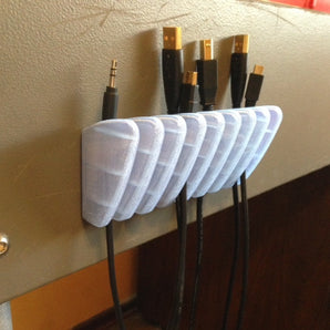 Držák kabelu USB