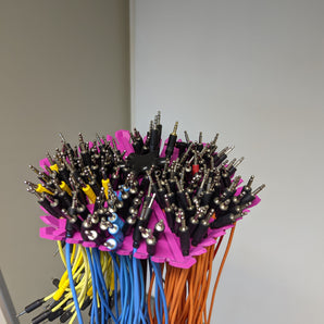 Držák kabelu Eurorack pro mikrofonní stojan
