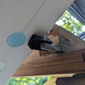Držák Velux pro střešní okna