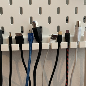 Držák kabelu USB Skadis