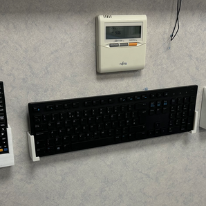 Nástěnný držák pro myš Dell Pro KM5221W