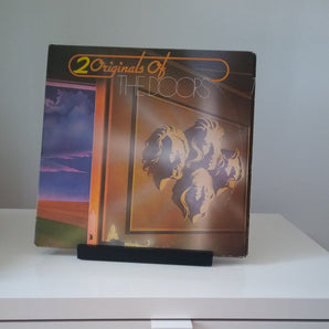 Minimalistický stojan na vinyly – ideální pro vaše LP