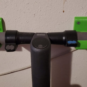 Nástěnný držák na segway nibot